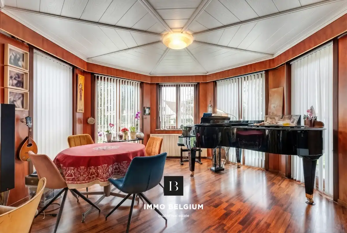 Ruim appartement met inpandige garagebox foto 4