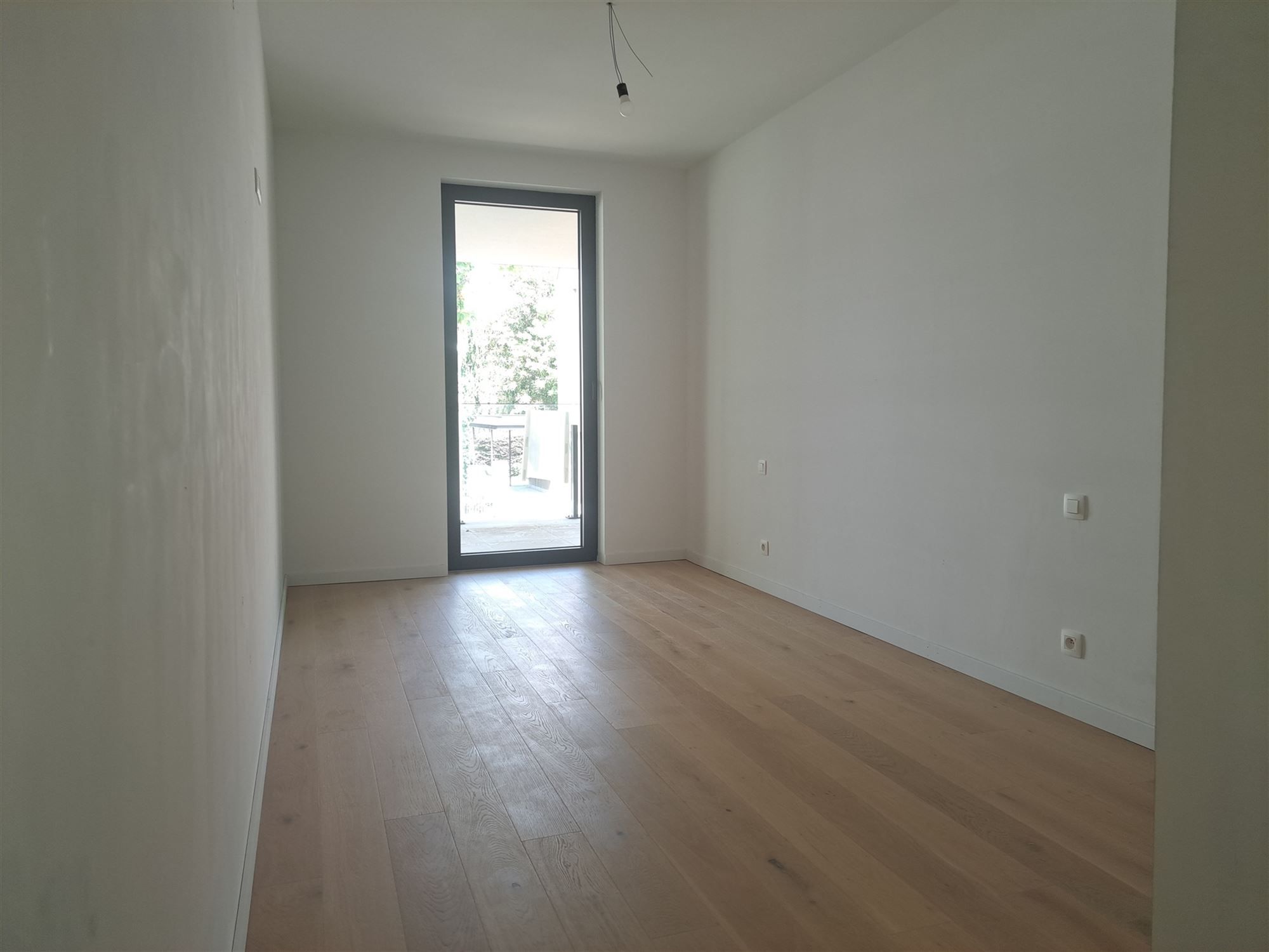 Ontdek dit moderne appartement met een luxueuze afwerking en mooi design. 2 slaapkamers met elk hun badkamer. En met ondergrondse parking. foto 17
