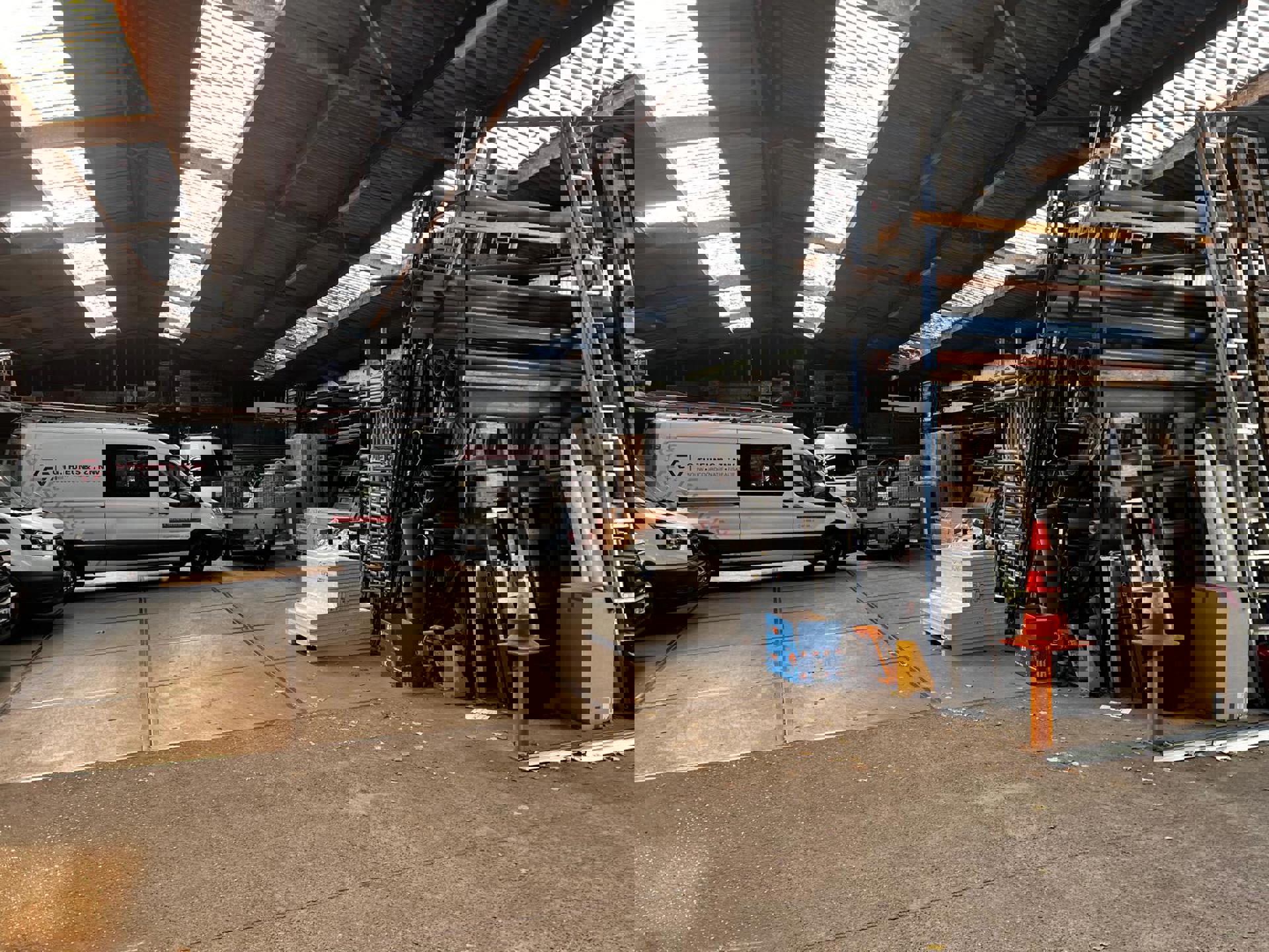 TE HUUR Magazijn + Kantoor te Kalmthout foto 4