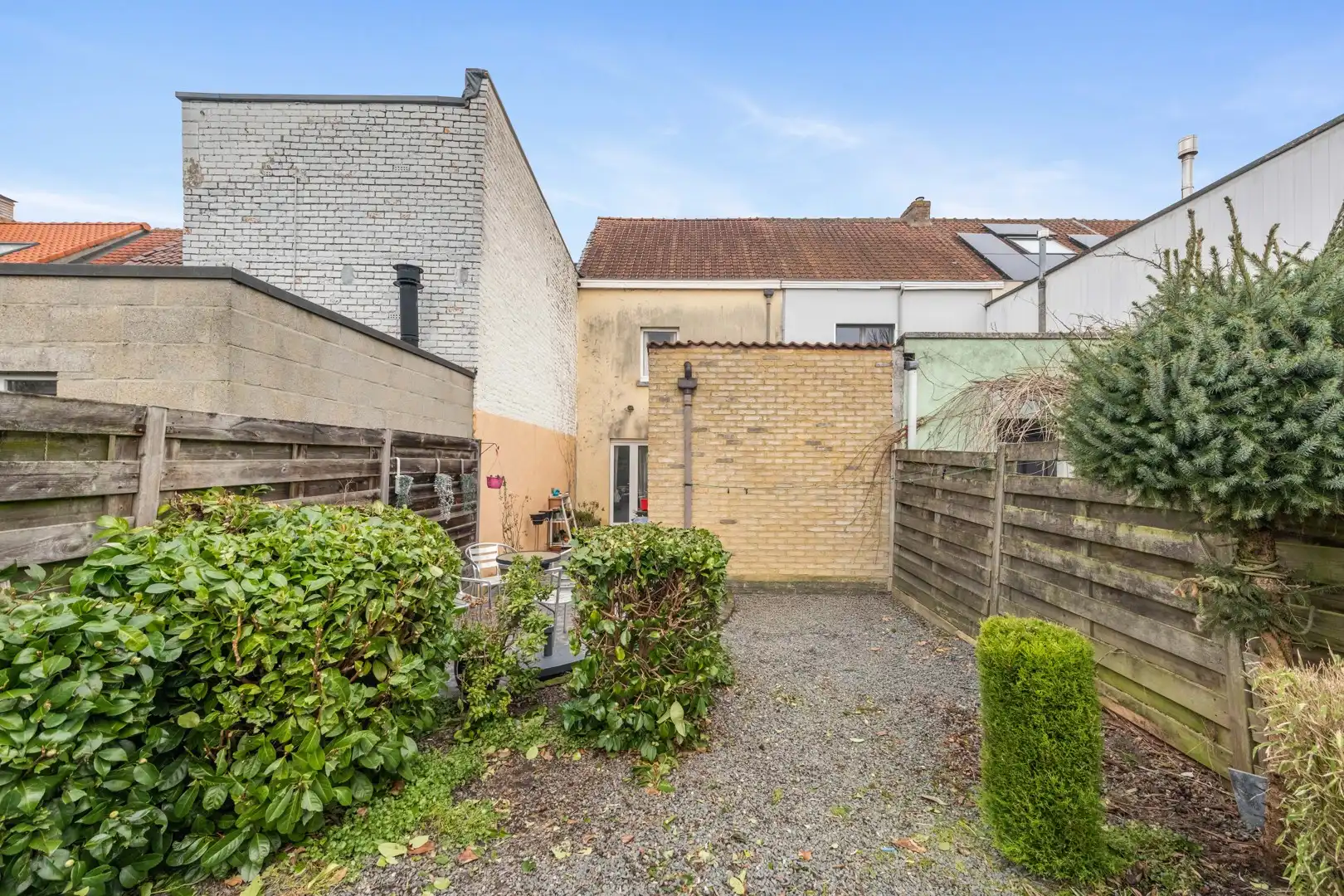 Charmante starterswoning met tuin in Flora, Merelbeke. foto 13