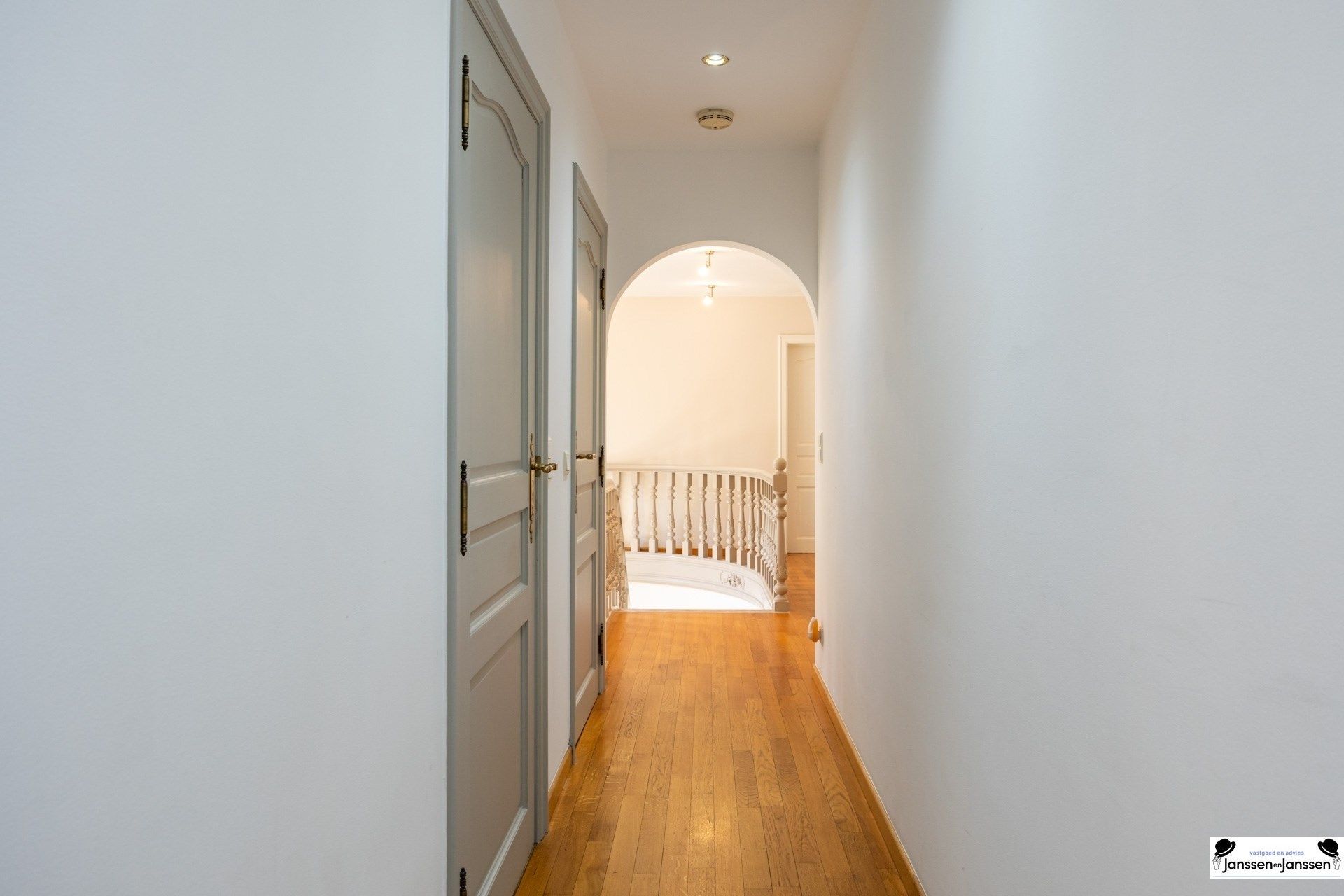 Exclusieve villa met zwembad en golfterrein foto 16