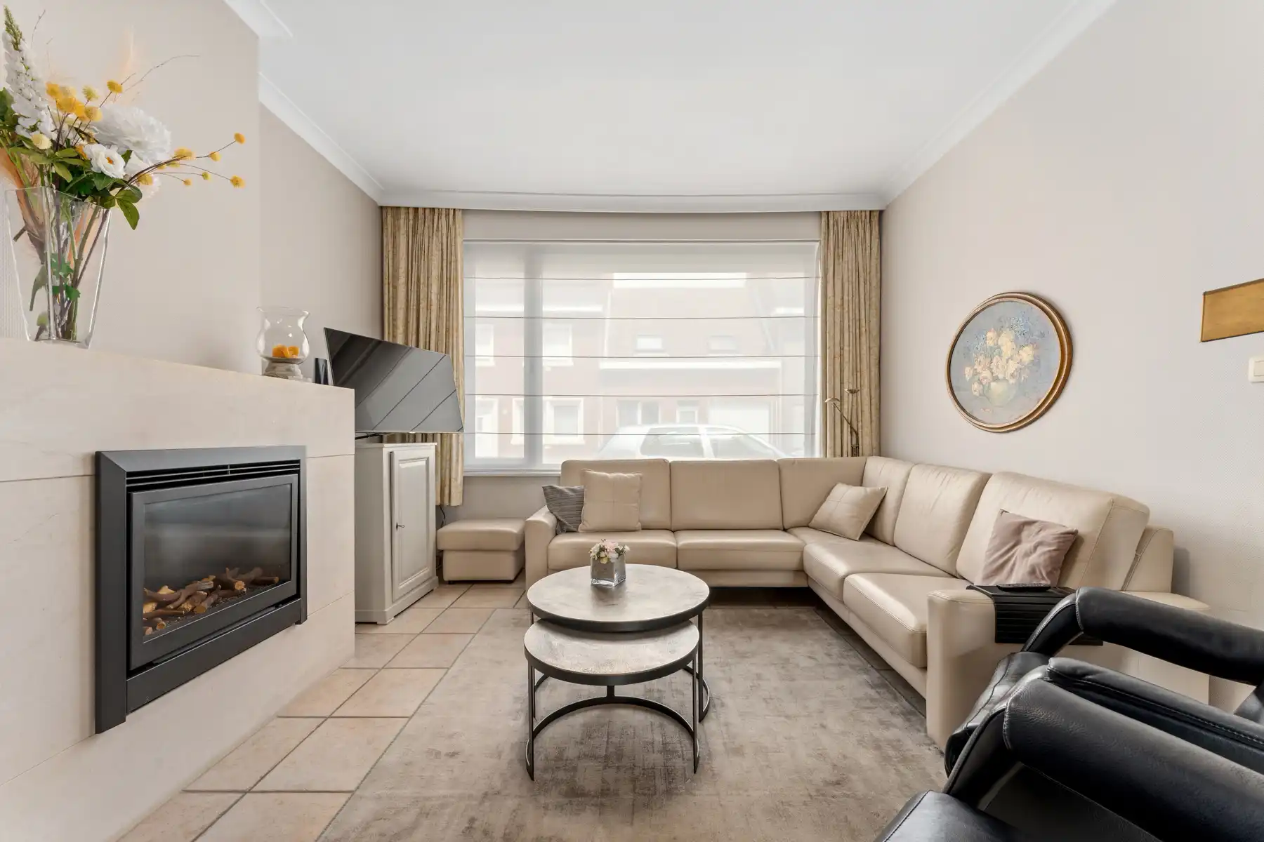 Ruime polyvalente woning met bureel en dubbele garage foto 2