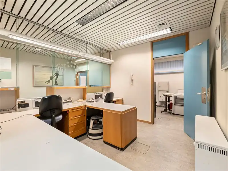 OPBRENGSTEIGENDOM MET HANDELSRUIMTE EN DUPLEX-APPARTEMENT IN SINT-TRUIDEN foto 13