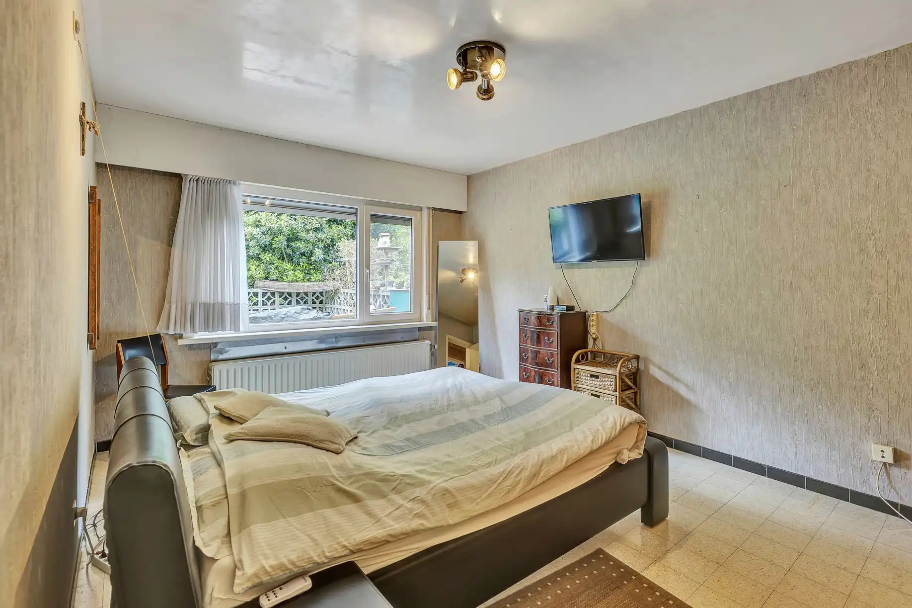 Ruime bungalow met uitzonderlijk potentieel op toplocatie foto 12