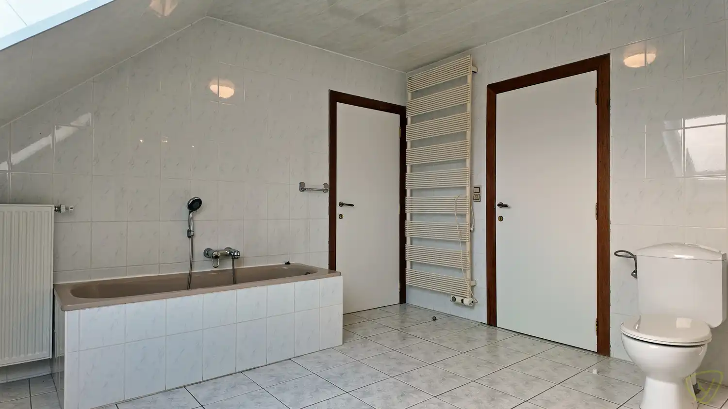 Ruime alleenstaande woning in fermettestijl op landelijke ligging te Zomergem! foto 40