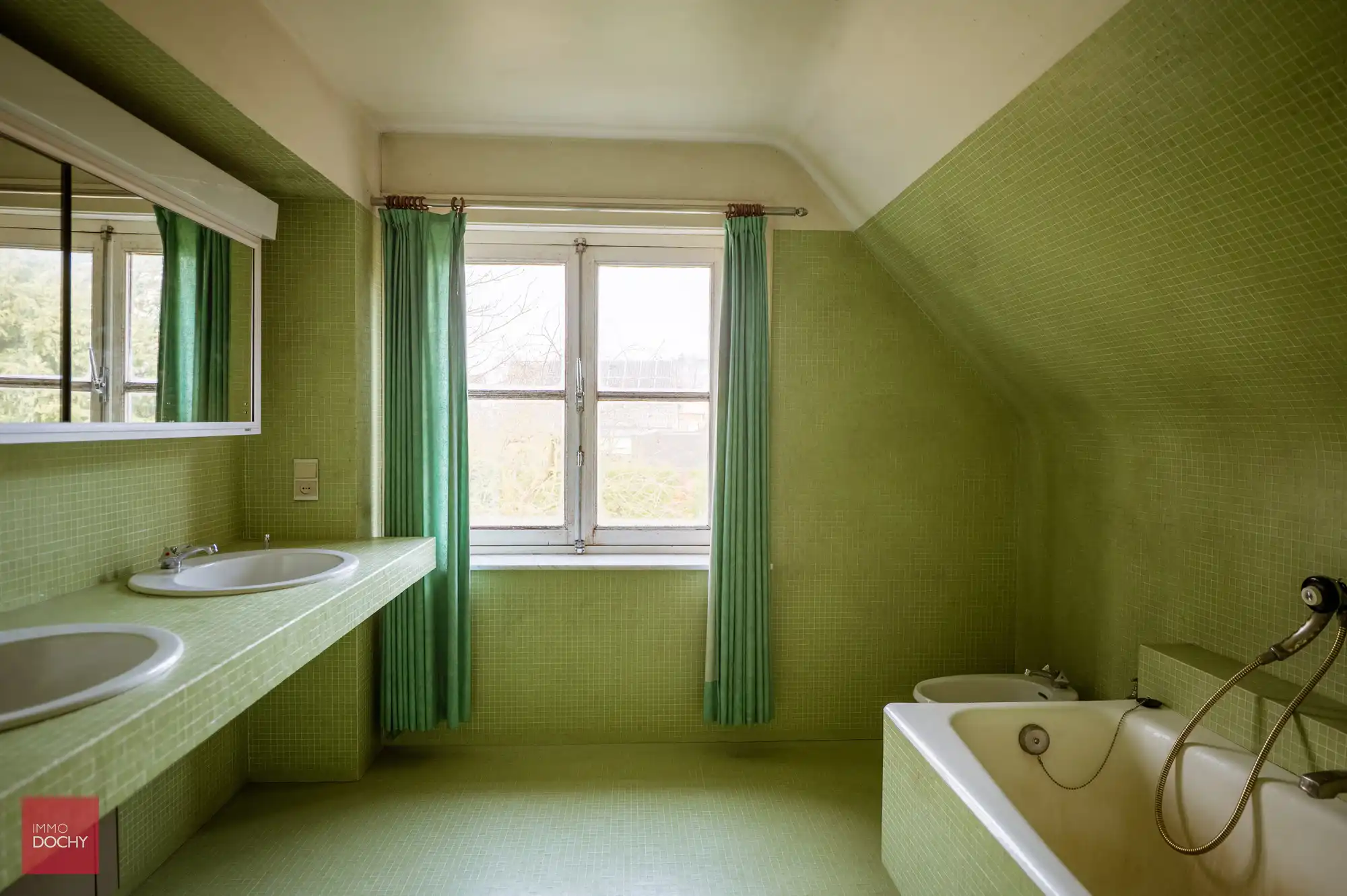 Ruime te renoveren villa op ca. 2.800m² foto 11