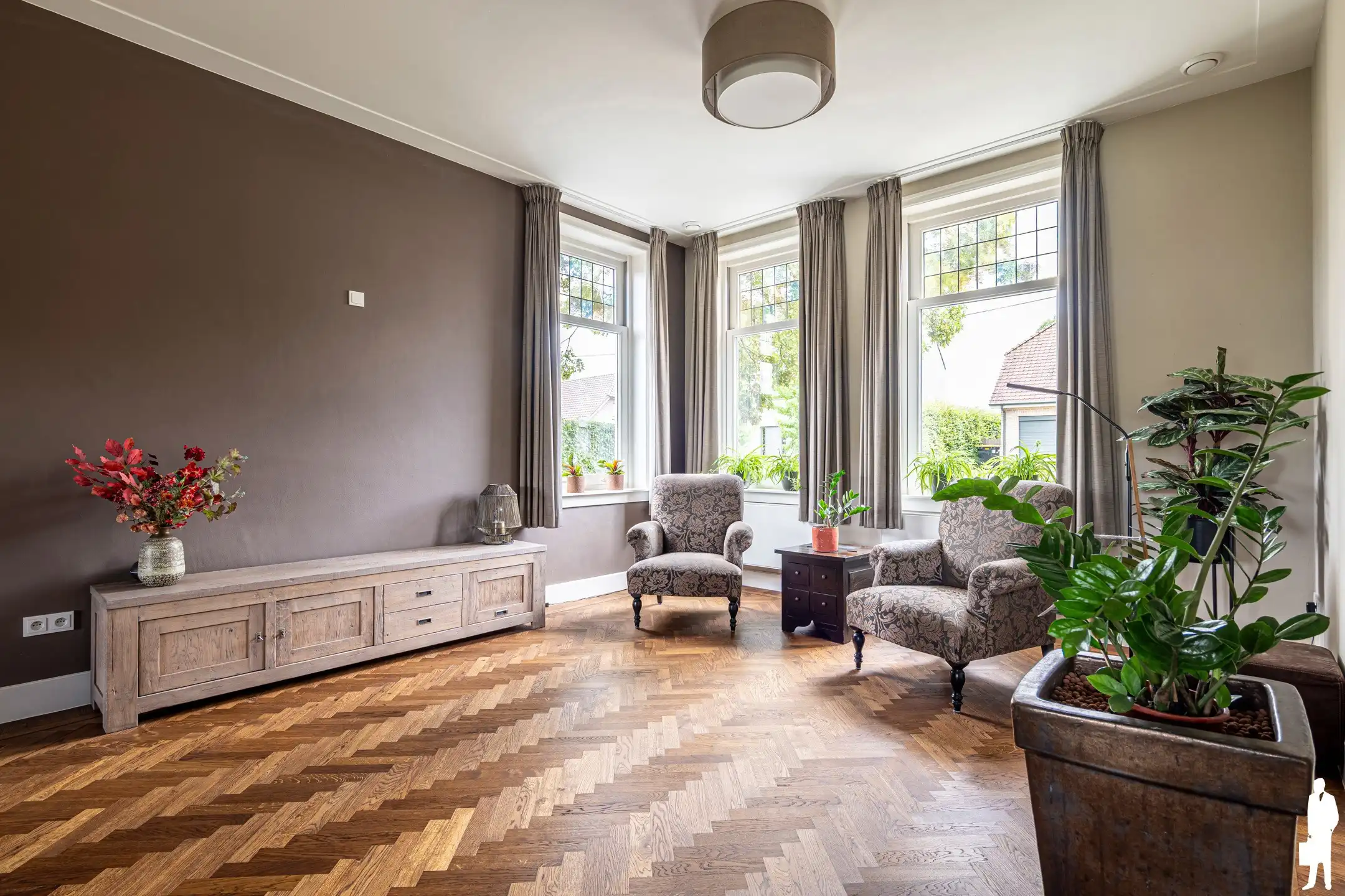 Villa met 6 slpk. 2 badk. en garage op 900m² nabij NL grens. foto 4
