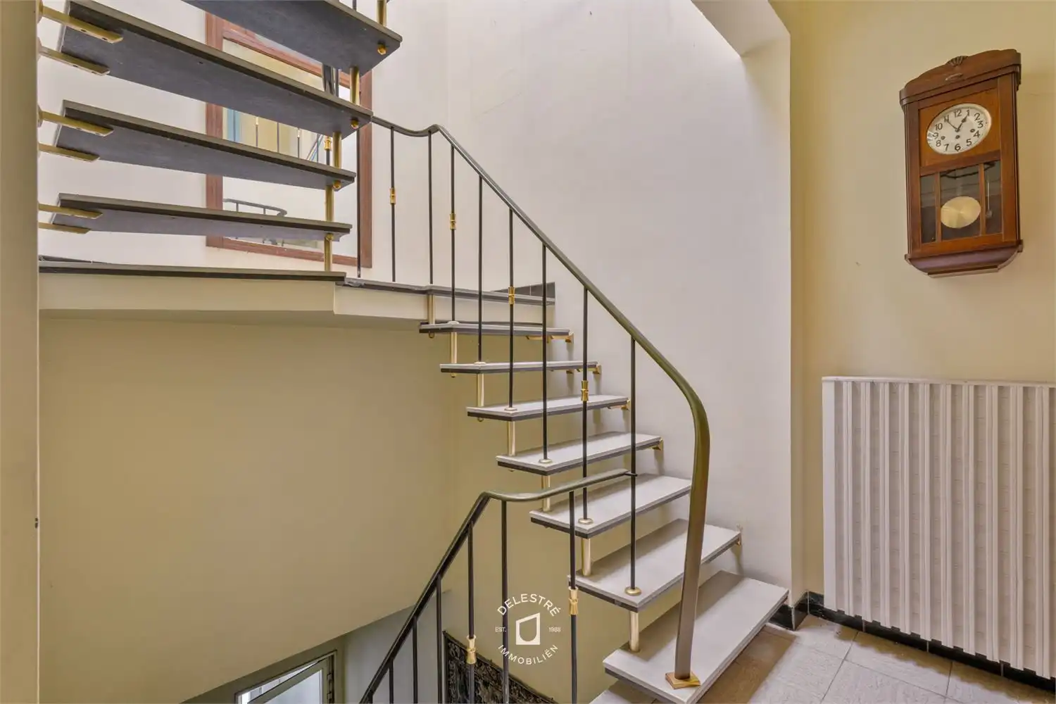 ERG RUIME MULTIFUNCTIONELE EIGENDOM MET 3 GARAGES foto 20