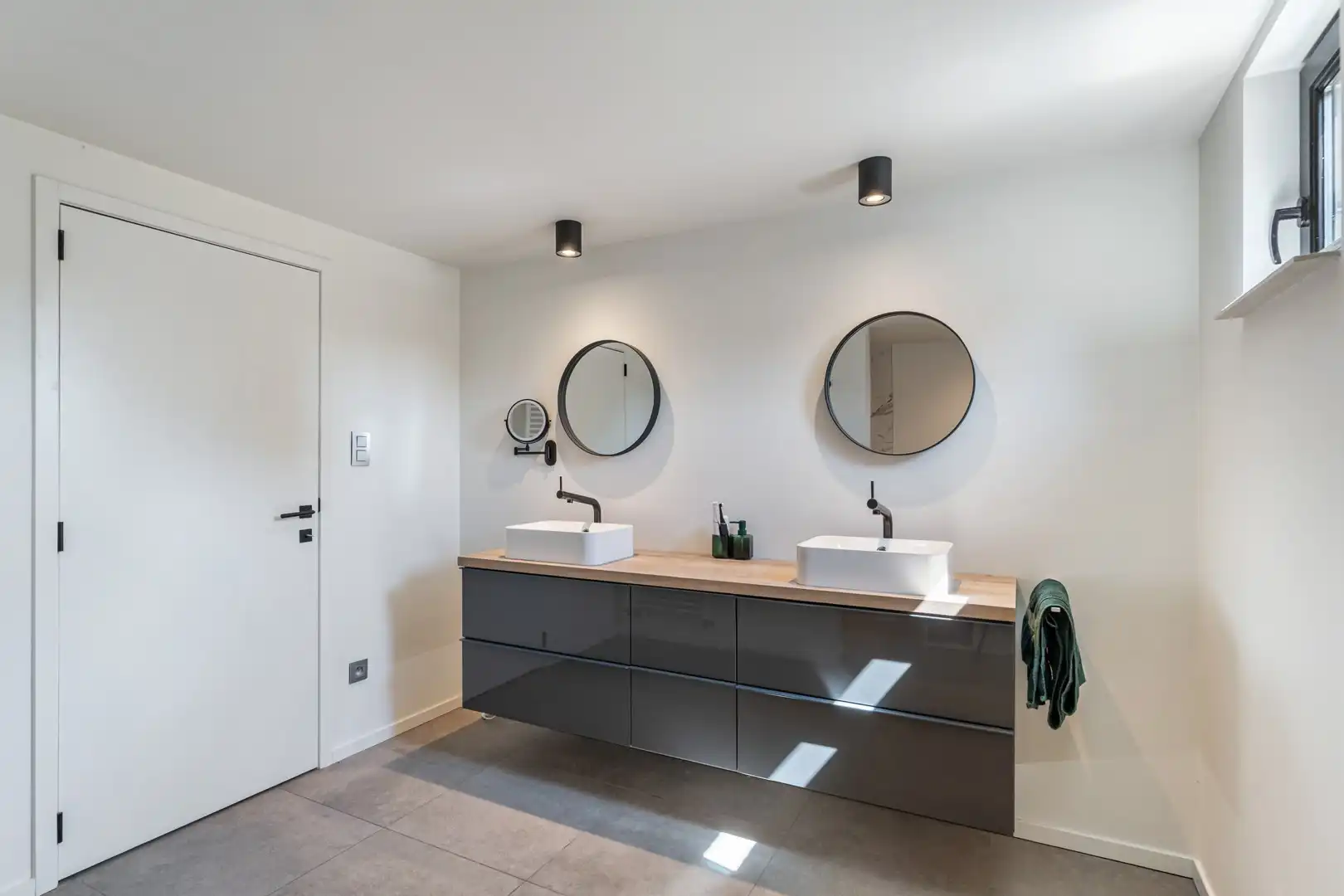 Gerenoveerde woning met 3 slaapkamers te Maasmechelen foto 18