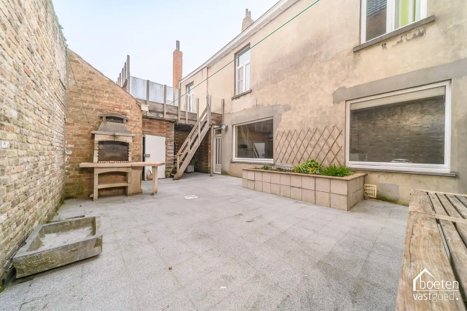 VEURNE: Karaktervol eigendom, type herenwoning, in het bruisende hart van Veurne-centrum, met een waaier van mogelijkheden! foto 16