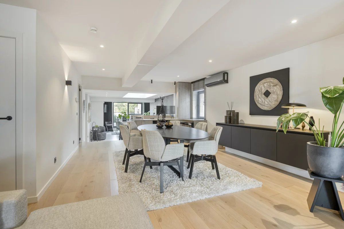 Zeer ruim handelspand met tuin en exclusief triplex  appartement met privé-lift en 2 slaapkamers, garage en staanplaats. foto 7