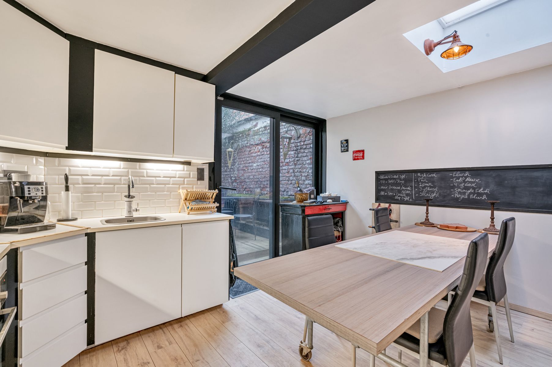 Uniek gerenoveerde stadswoning, 2slpk en stadskoer foto 6