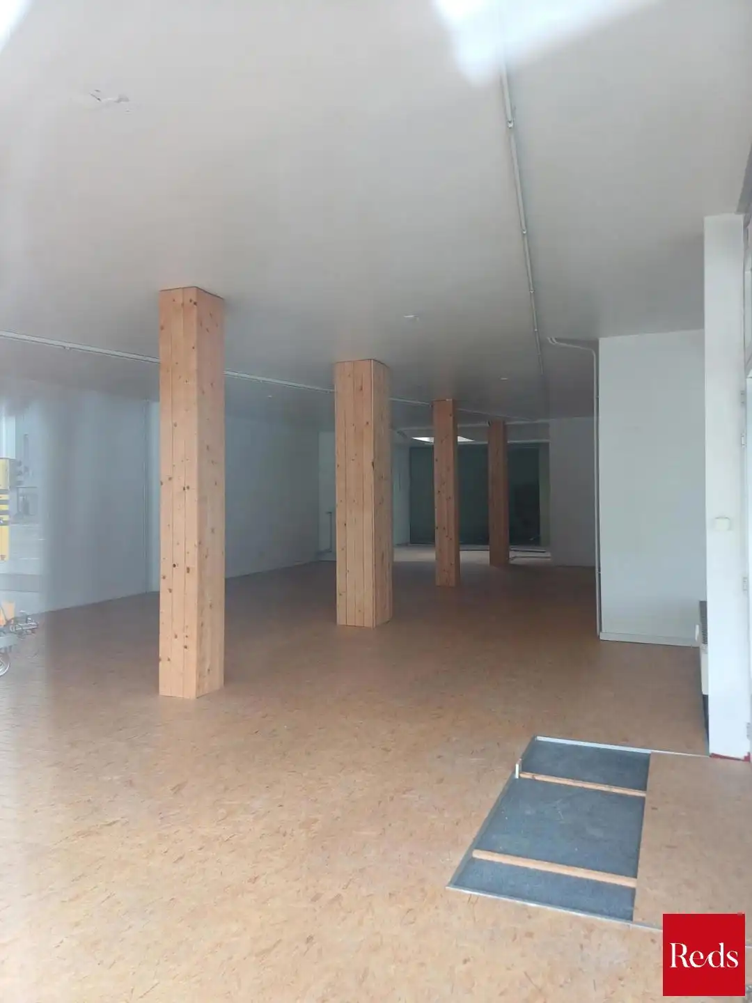 commercieel gelijkvloers op goede ligging ( 115m²) foto 3