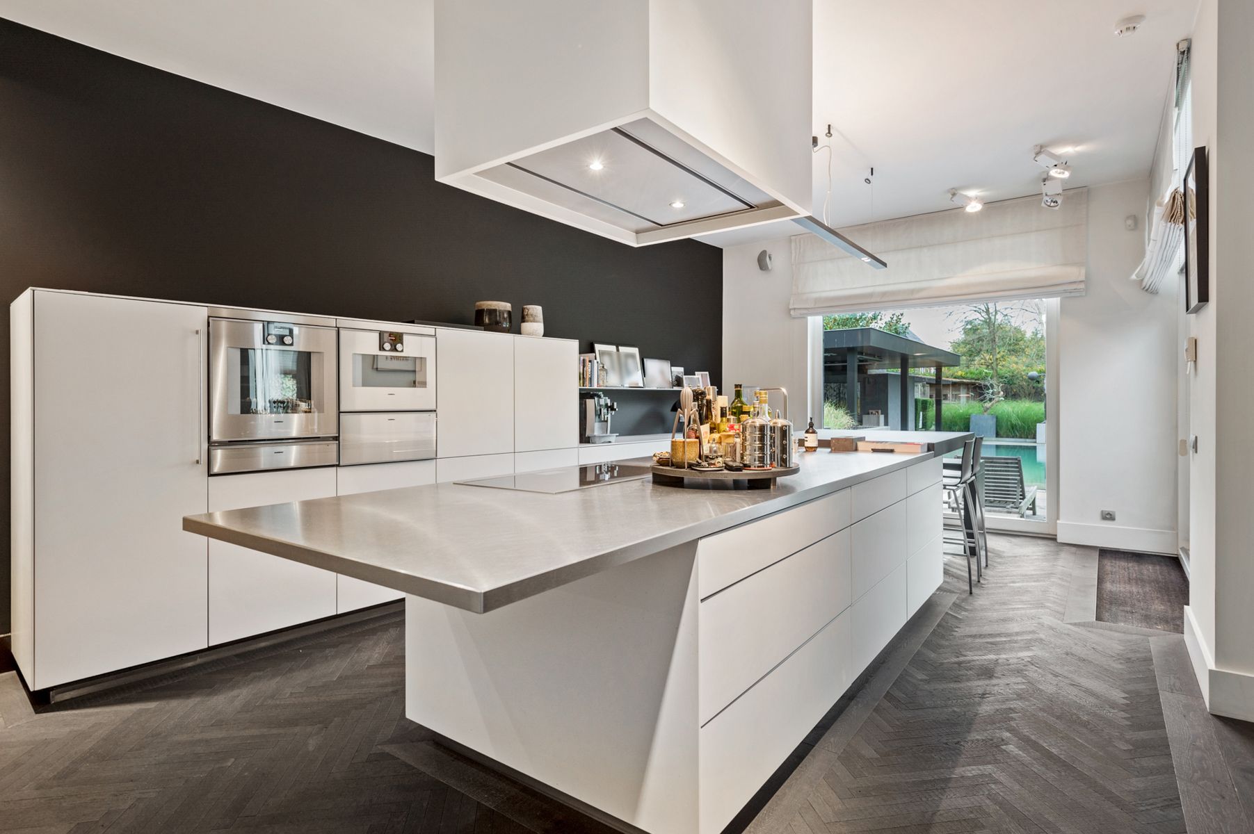 High-end afgewerkte praktijkvilla in het centrum foto 10