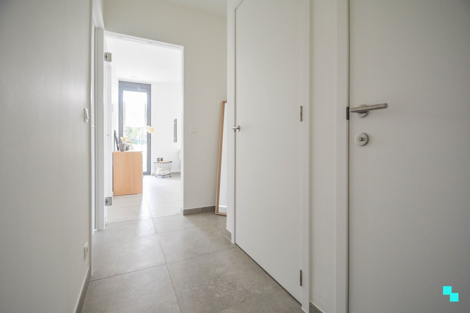 Bijna energieneutraal hoekapppartement aan kanaal Roeselare-Leie foto 2