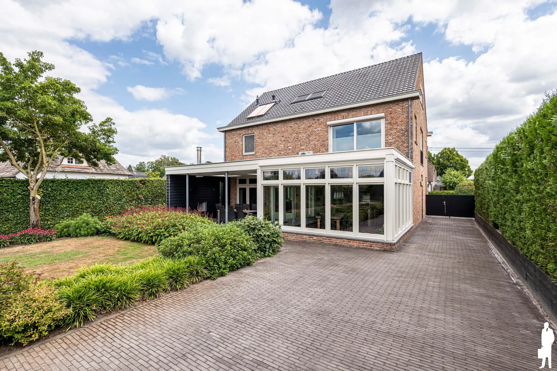 Villa met 6 slpk. 2 badk. en garage op 900m² nabij NL grens. foto 27