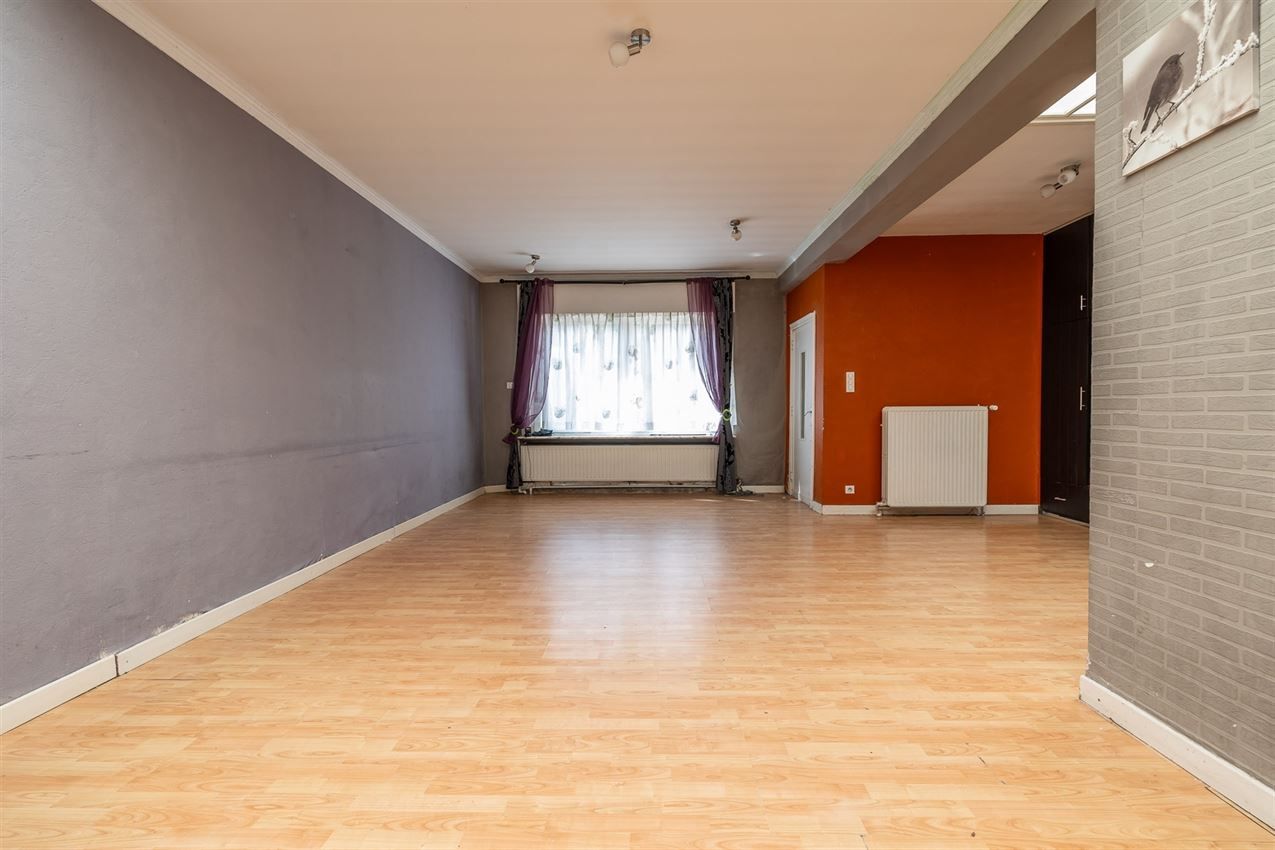 Ruime woning met zuidgerichte tuin en garage in rustige straat nabij centrum. EPC C en 5+ slaapkamers. foto 10