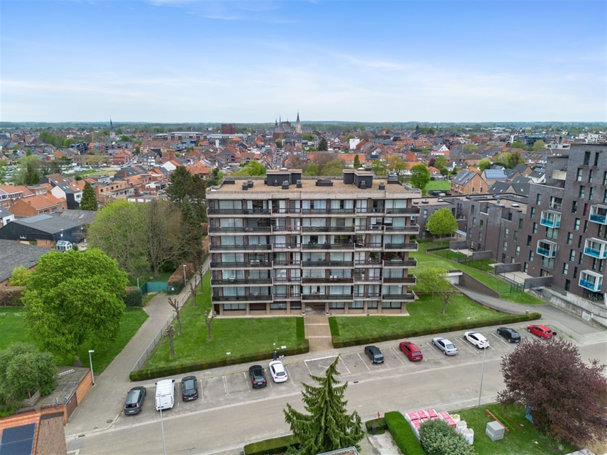 1 SLK APPARTEMENT MET ONDERGRONDSE STAANPLAATS OP CENTRALE LIGGING IN SINT-TRUIDEN  foto 2