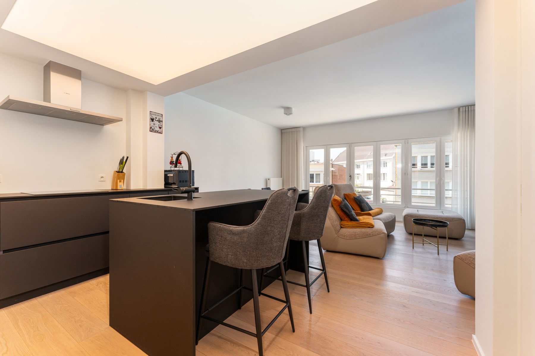 Prachtig vernieuwd appartement vlakbij centrum en strand foto 3