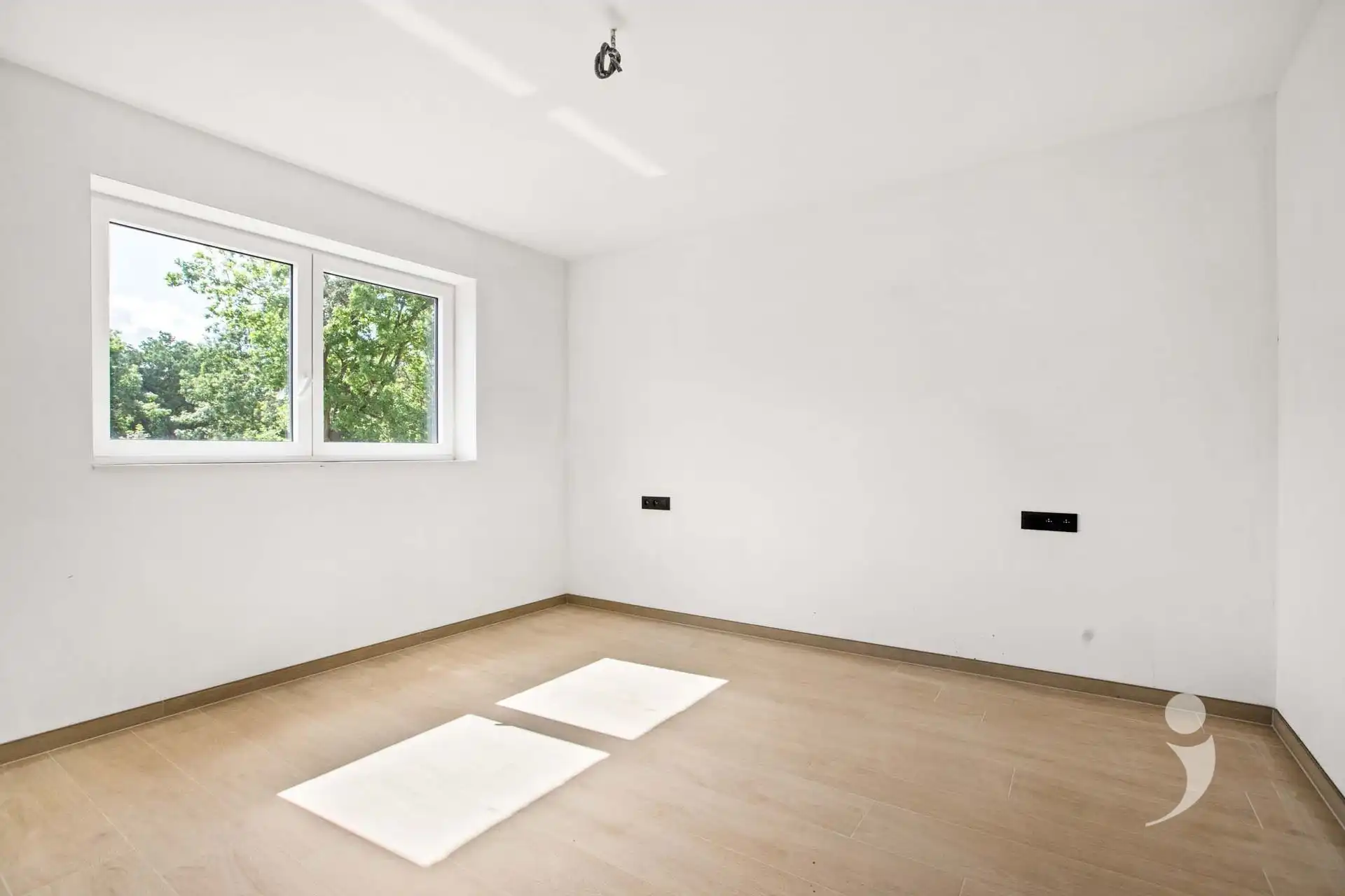 Knappe nieuwbouw woning op een rustige locatie!  foto 19