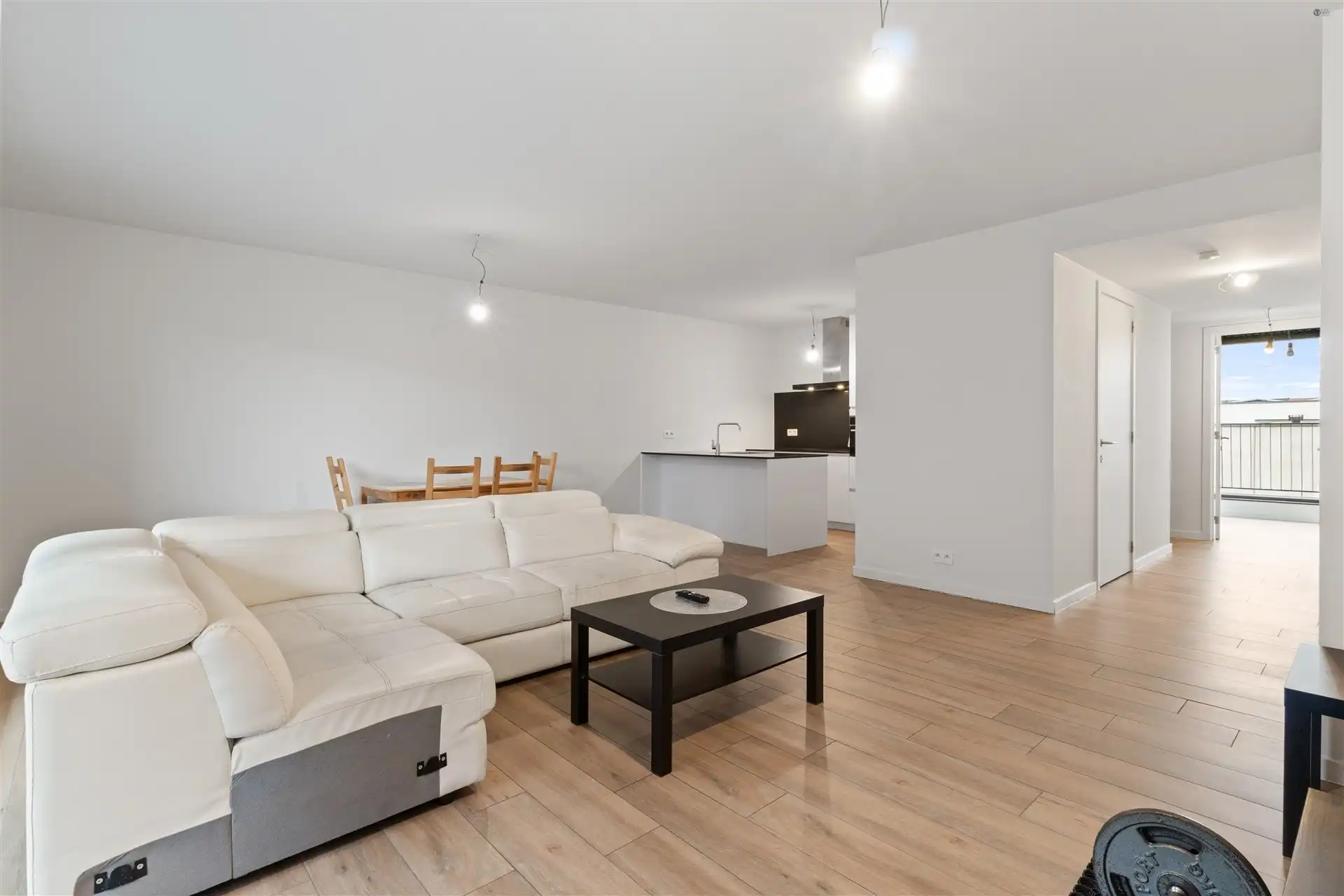 Modern tweeslaapkamer appartement te Sint-Niklaas foto {{pictureIndex}}