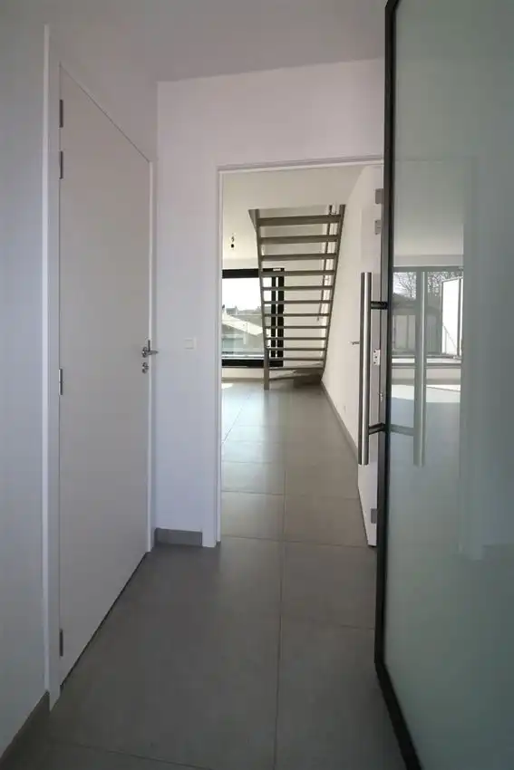 Nieuwbouwappartement met groot zuidgericht terras, 2 slpk. en autostaanplaats binnen foto 2