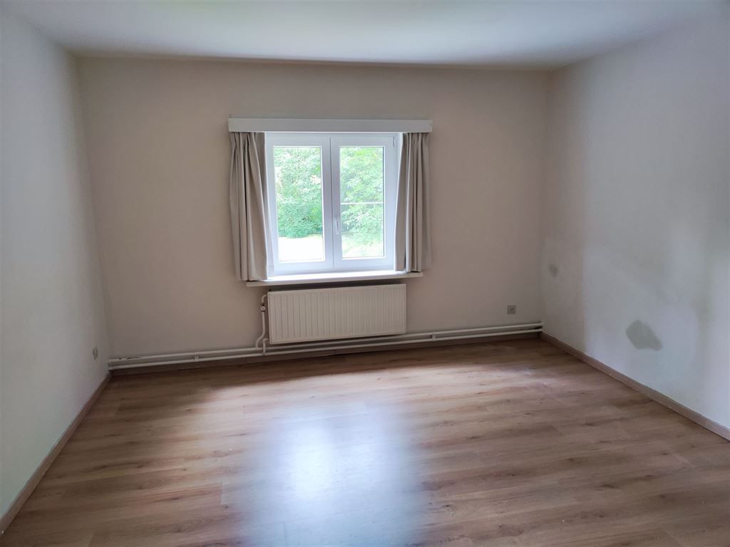 Villa in rustige straat foto 14