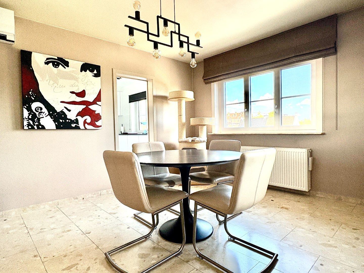 Heel net, energiezuinig en modern 2 slk appartement te Harelbeke te huur. foto 4