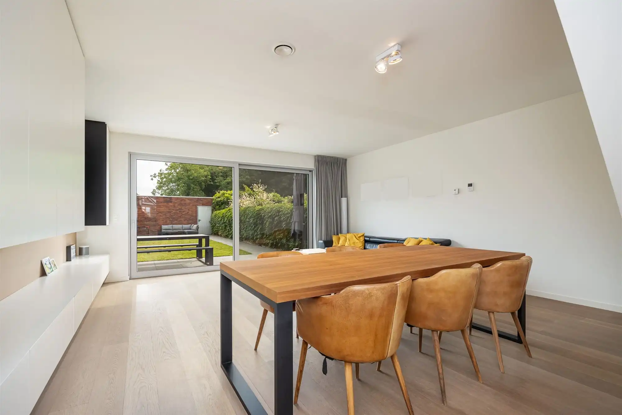 Instapklare moderne woning met 4 slpk. en tuin foto 12