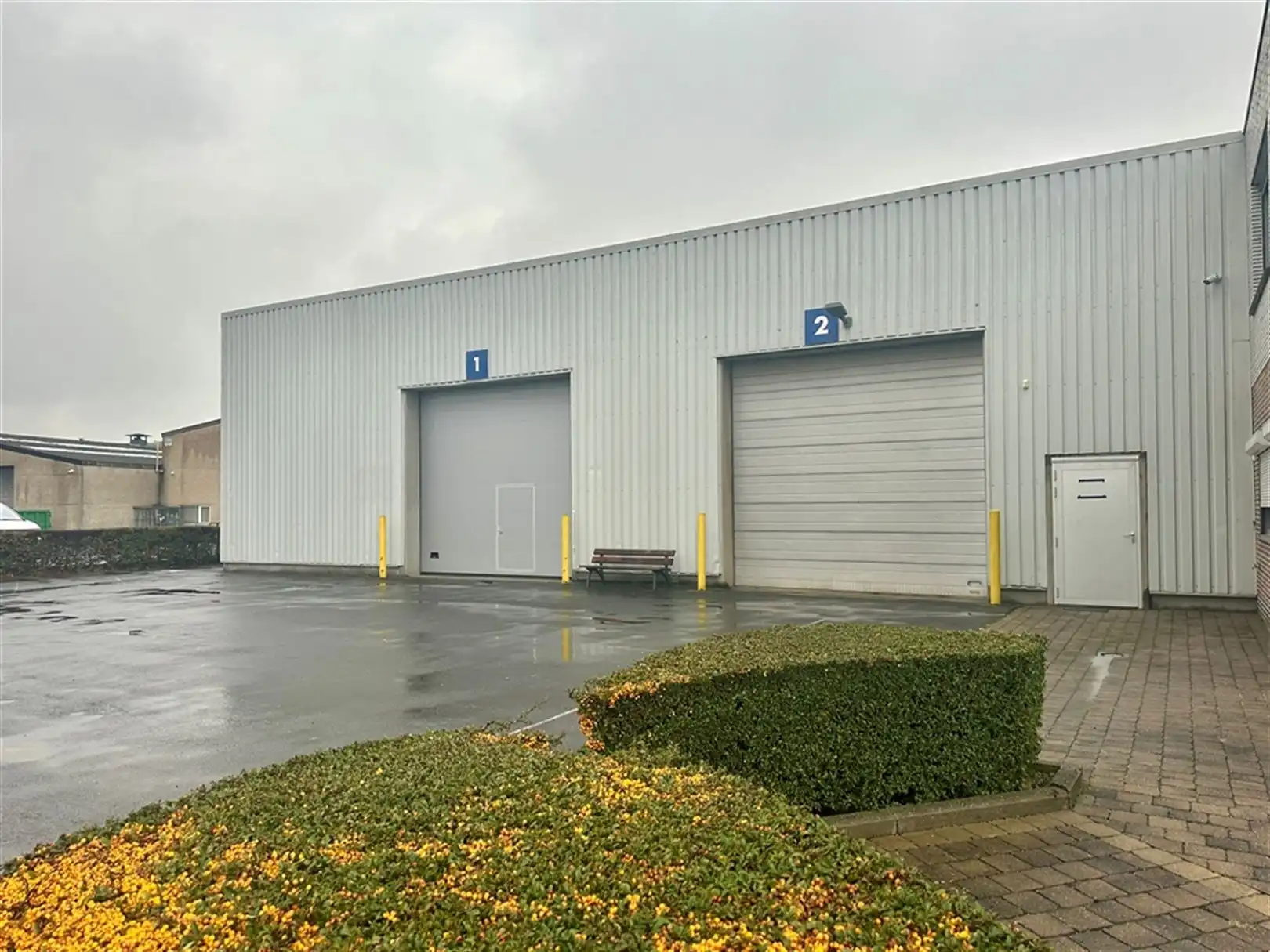 Magazijnen te huur op toplocatie in Kuurne foto 4