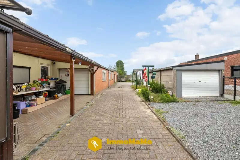 WONING MET 4 GARAGES & GROTE OPSLAGRUIMTE/HANGAAR IN WACHTEBEKE (LOCHRISTI) foto 3