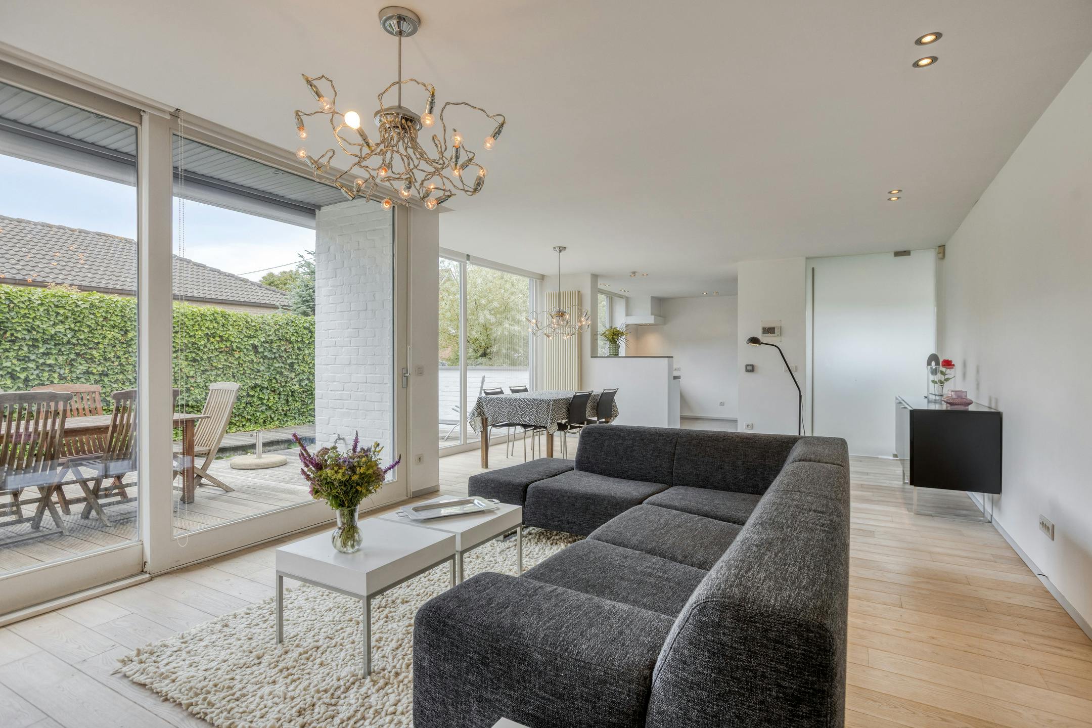 Hoofdfoto van de publicatie: Gelijkvloerse villa vlakbij de Hoge Blekker te Koksijde
