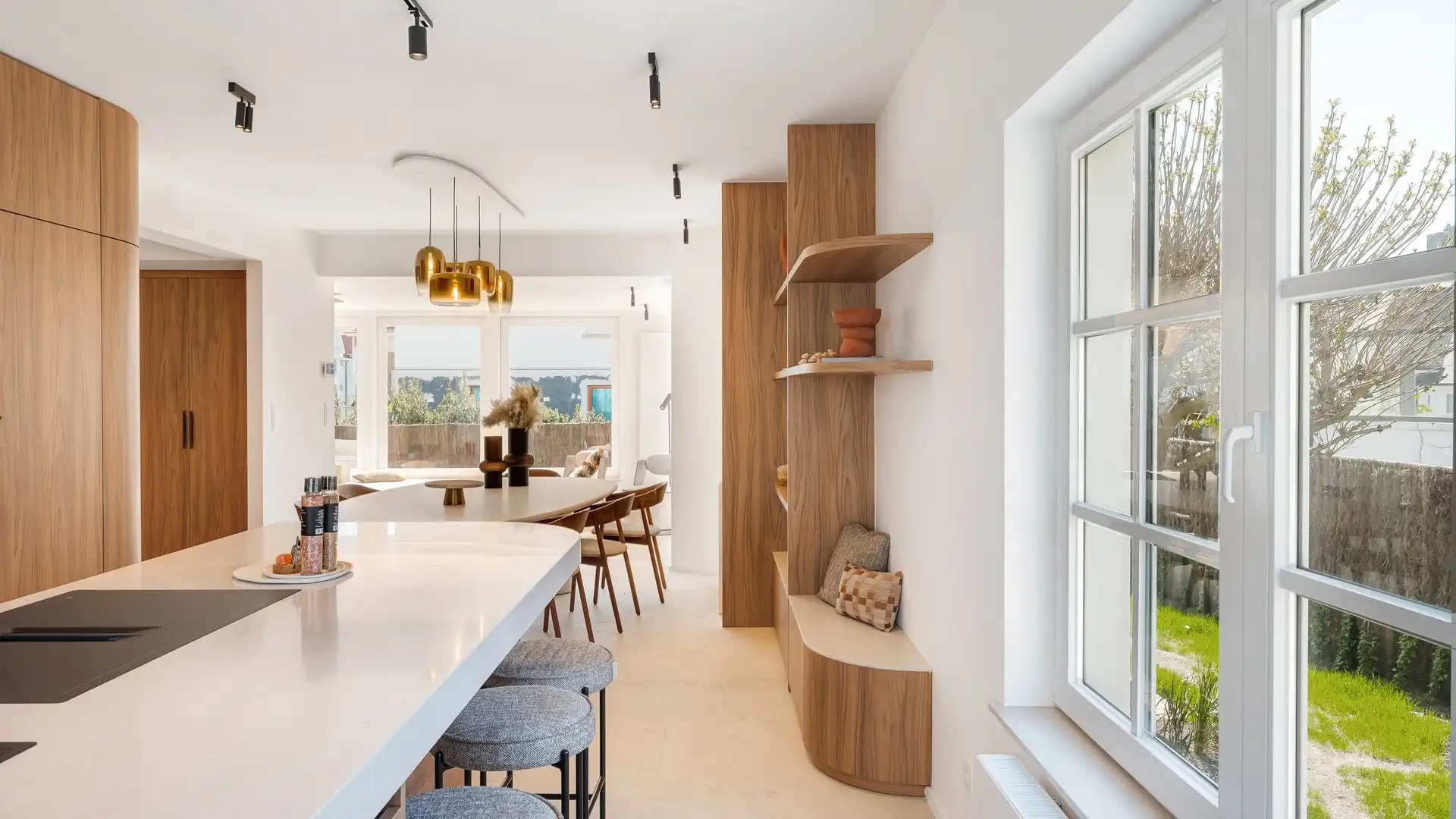 Exclusief gerenoveerde villa op een absolute toplocatie foto 21