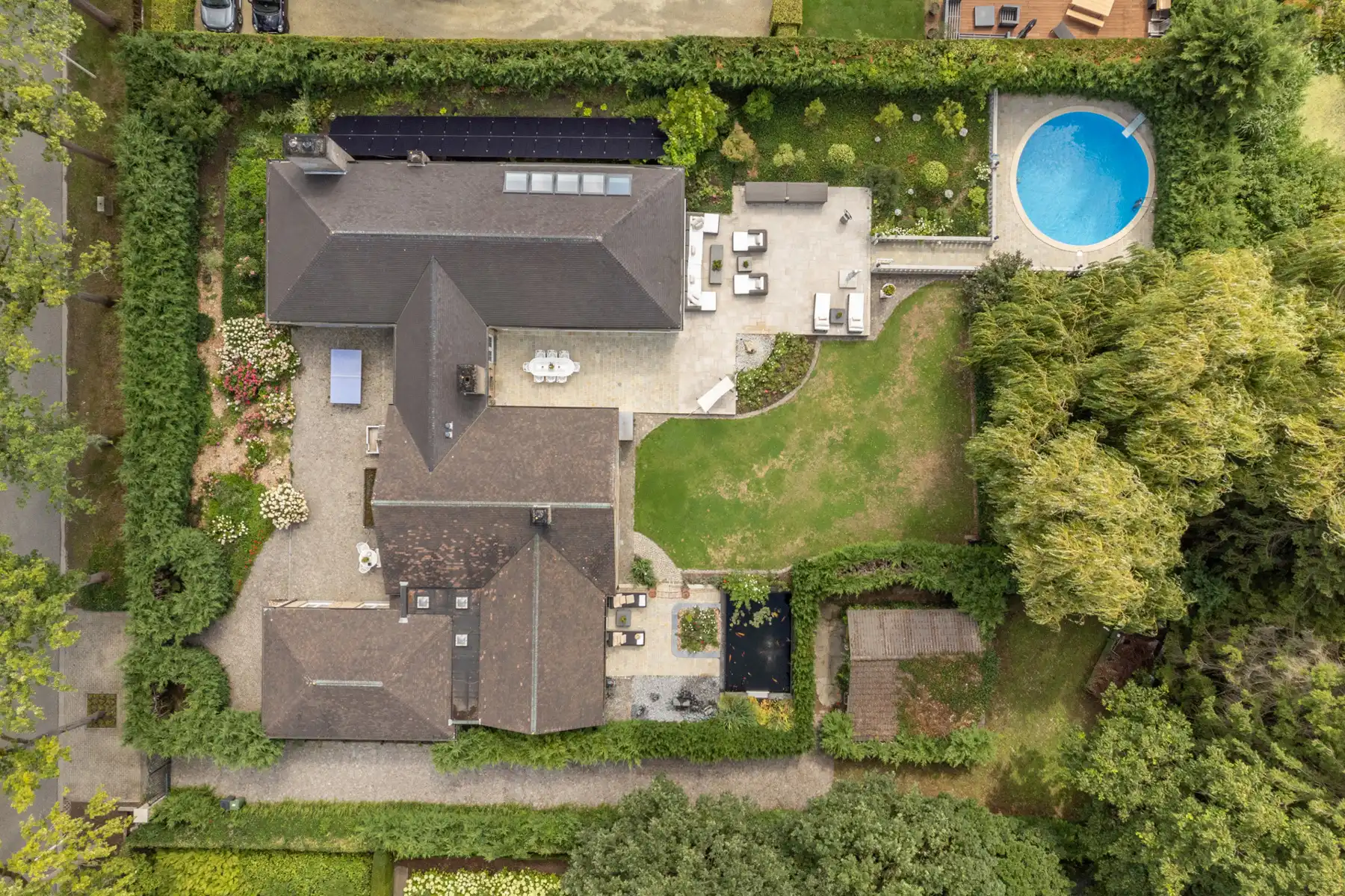 Exclusieve laagbouwvilla met binnen-en buitenzwembad foto 3