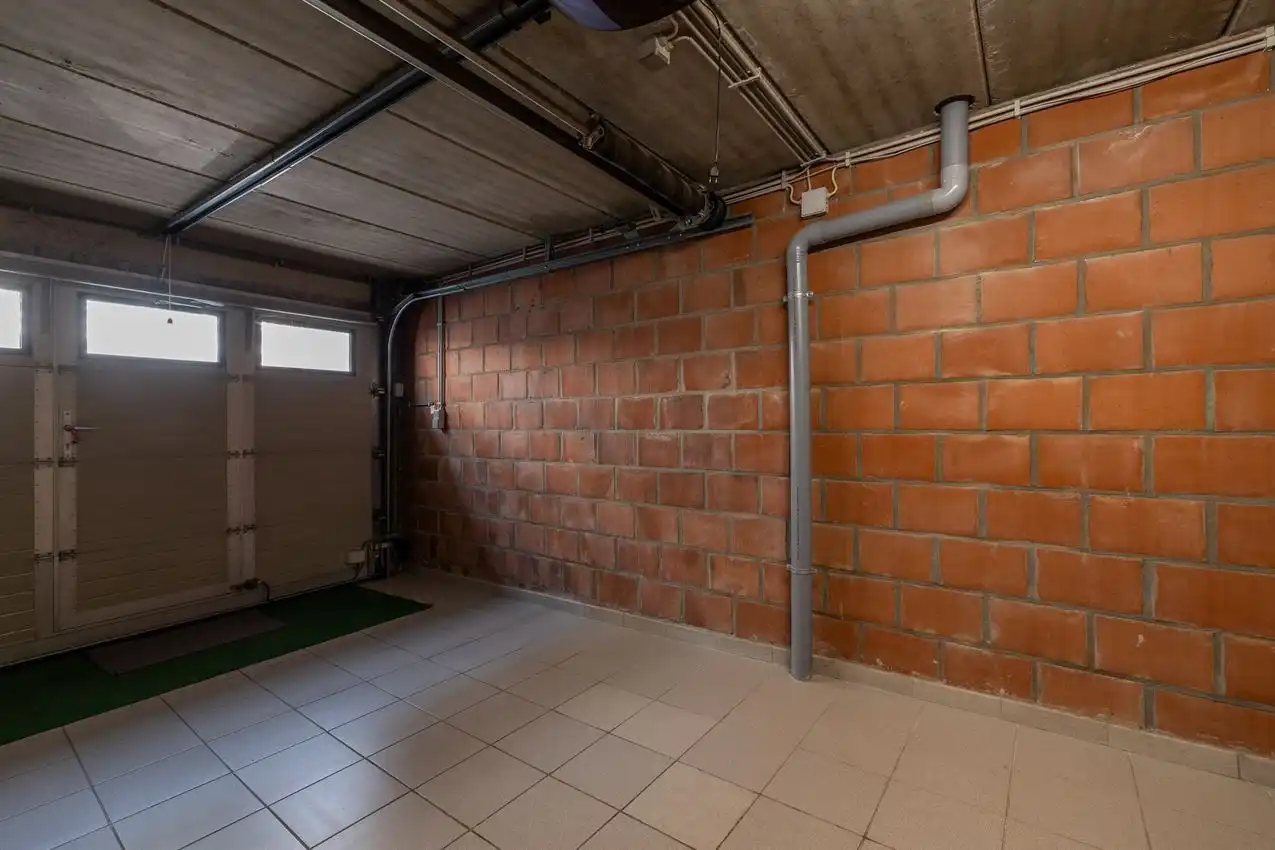 Verzorgde stadswoning met inpandige garage foto 5