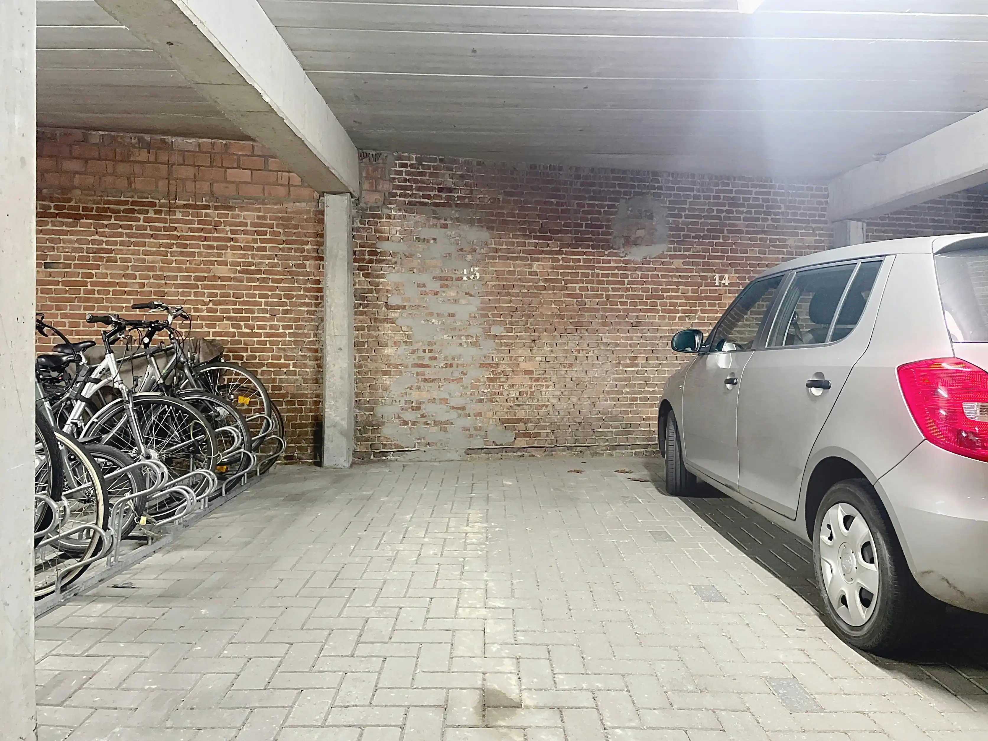 Overdekte autostaanplaats te koop in Berchem foto 4