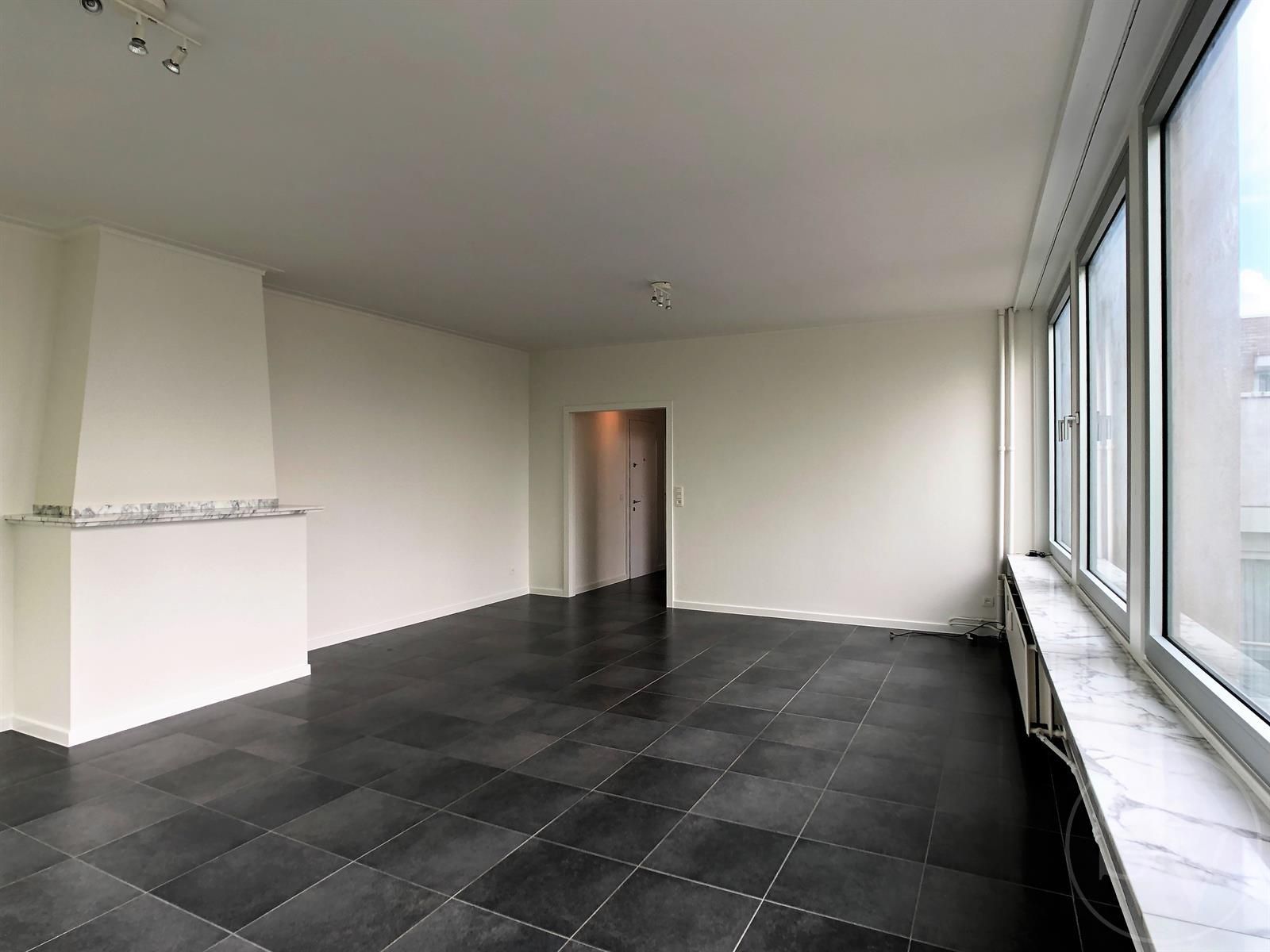 Appartement met 2 slaapkamers, balkon en garage. foto 5