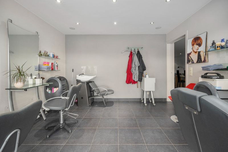 Roeselare-Centrum – Luxueus appartement met commerciële mogelijkheid foto 9