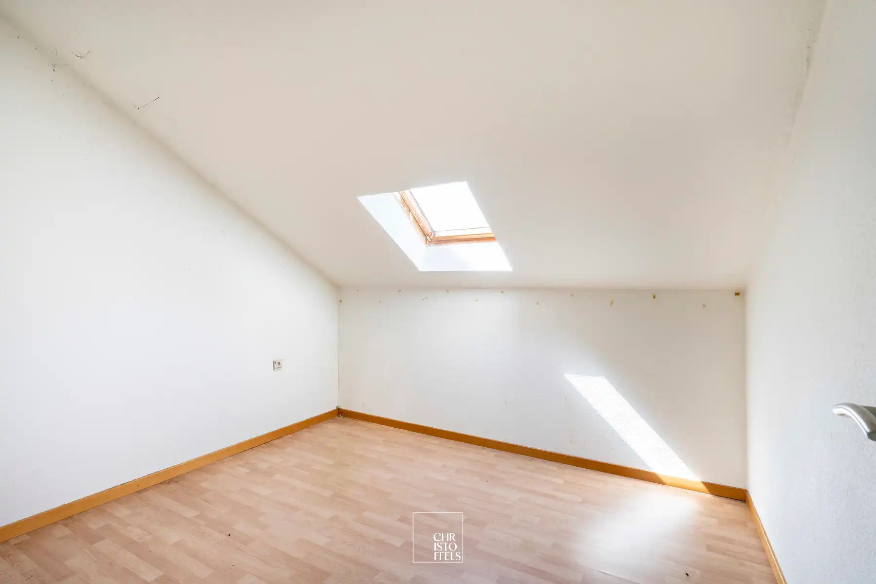 Te renoveren handelspand met bovenwoning, gelegen op een ideale locatie en met veel potentieel! foto 12