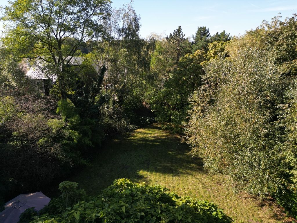 Perceel bouwgrond van 694 m2 op een gunstige locatie nabij het centrum van de stad. foto 4