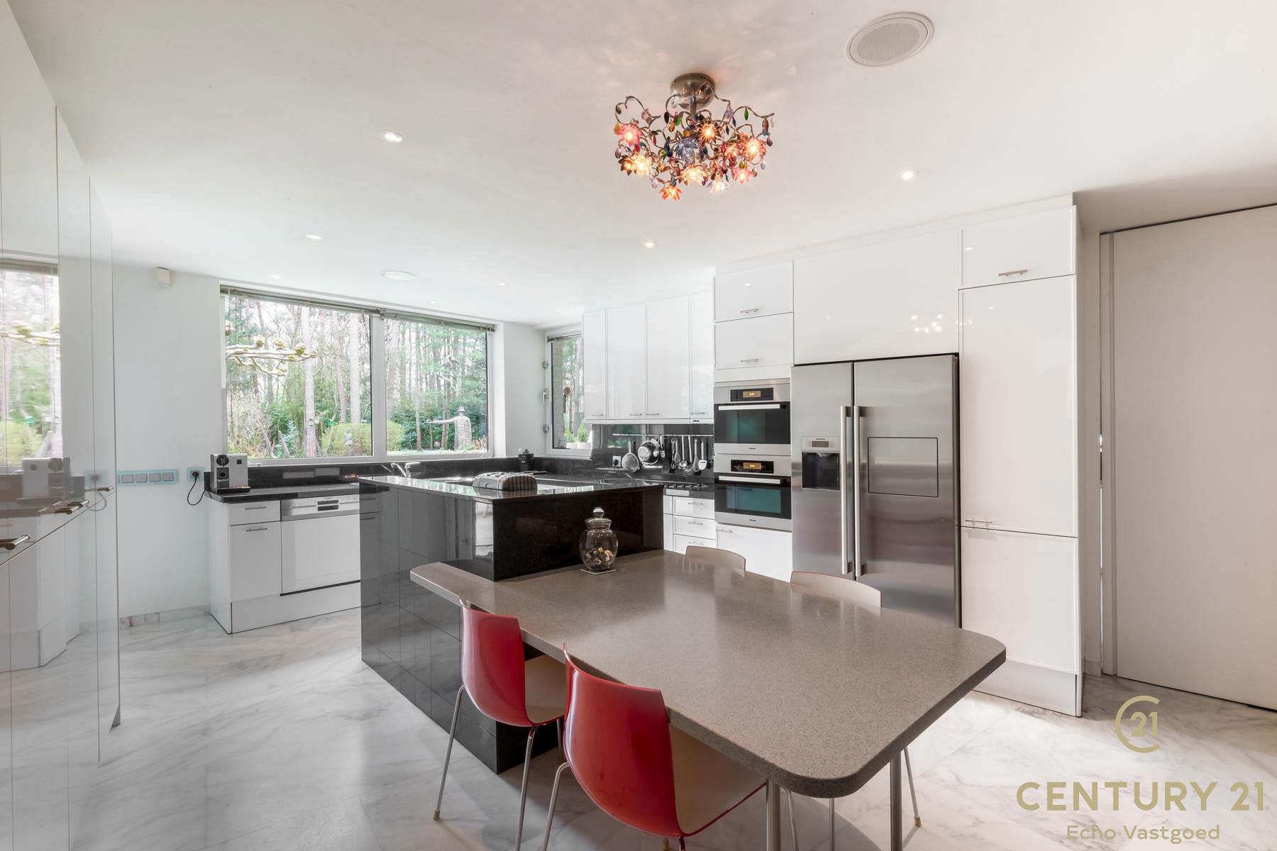 Unieke royale villa op parkdomein van ca 11.600m² foto 14