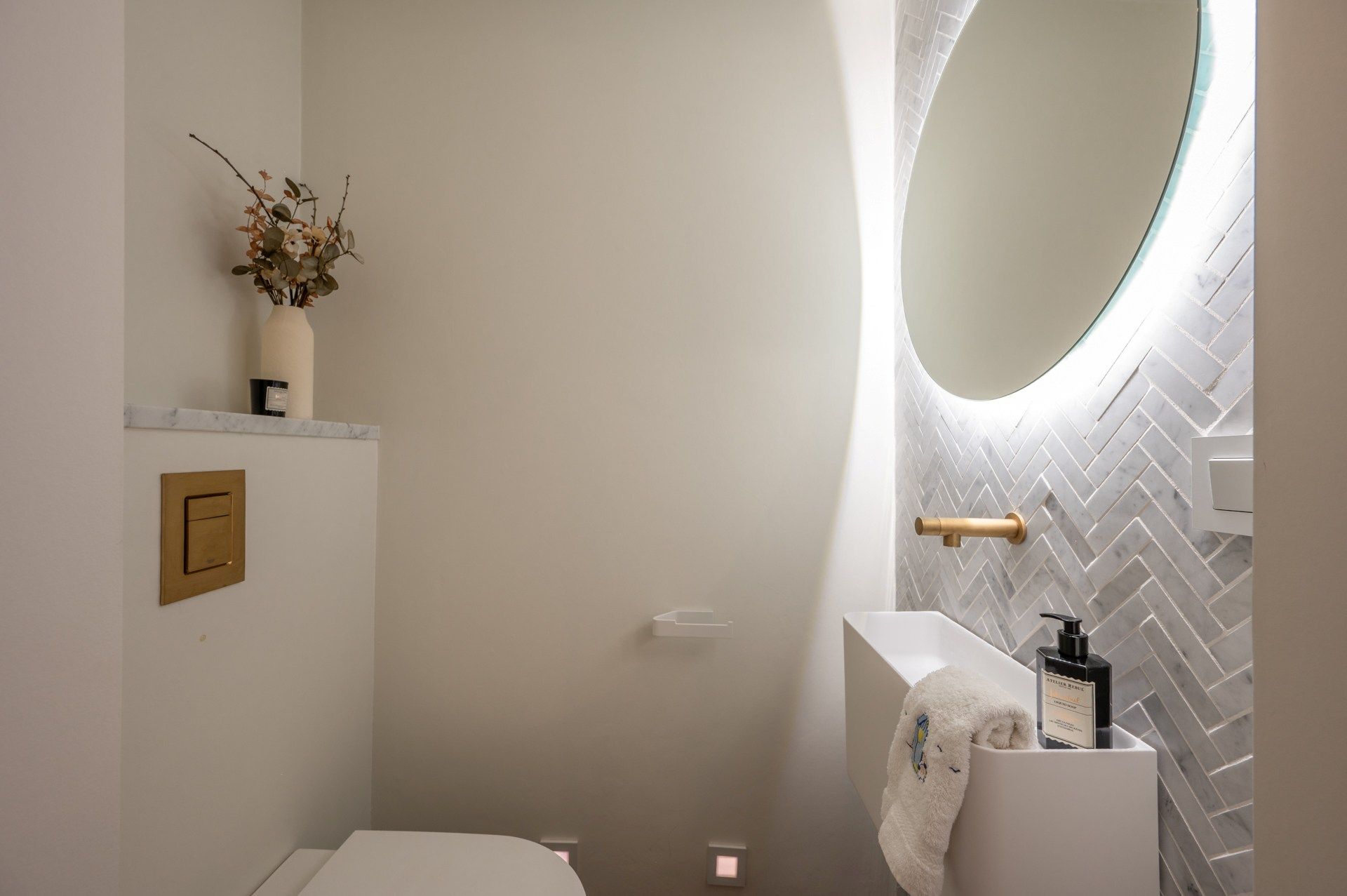 Stijlvol en volledig gerenoveerd appartement op wandelafstand van zee en het commerciële centrum. foto 19