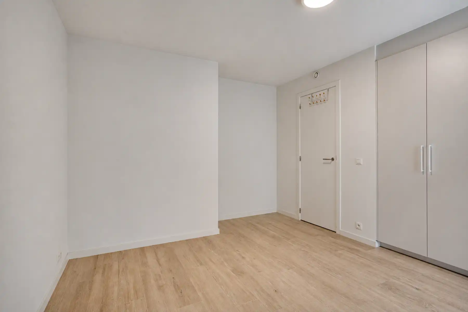 Prachtig gelijkvloers BEN-appartement met terras en parking foto 17