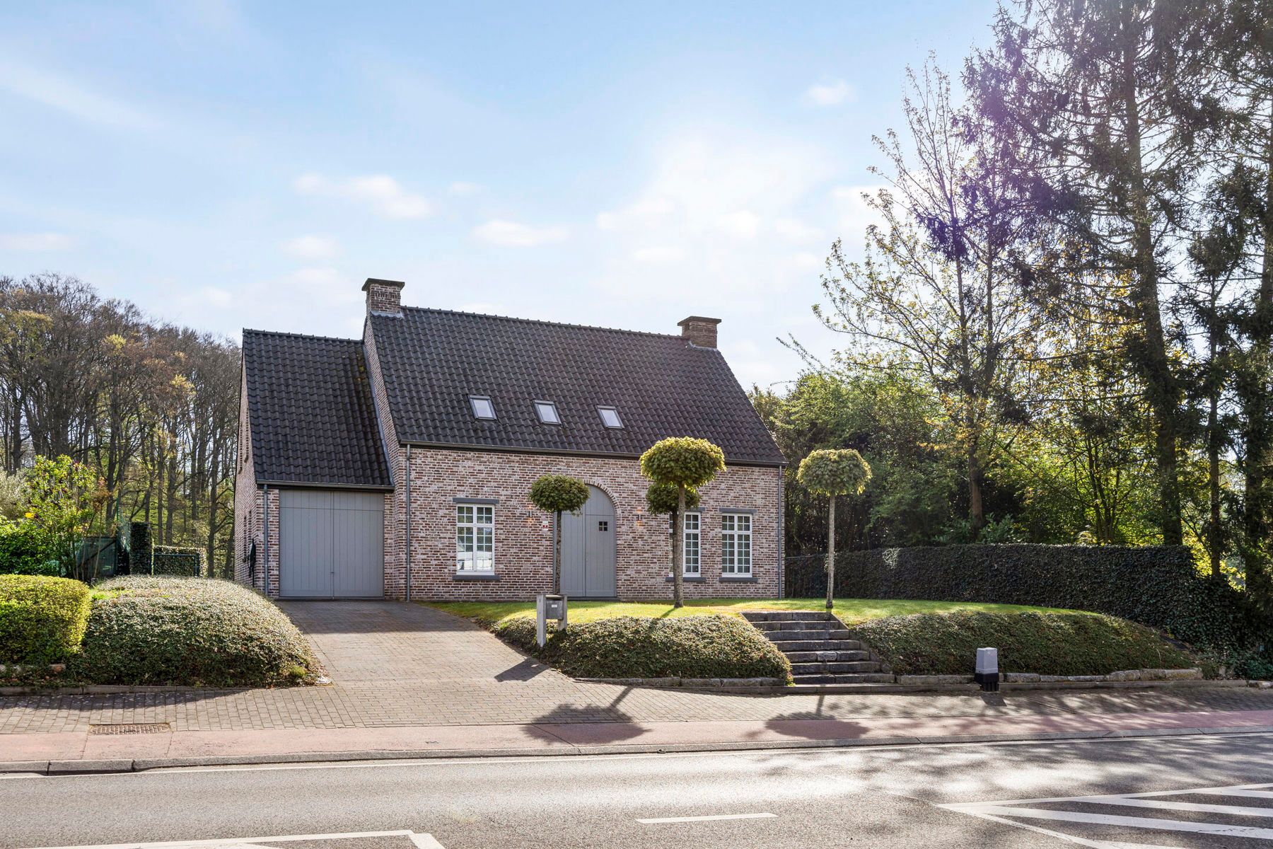 Prachtige villa met mooie tuin en 5 slaapkamers foto 3