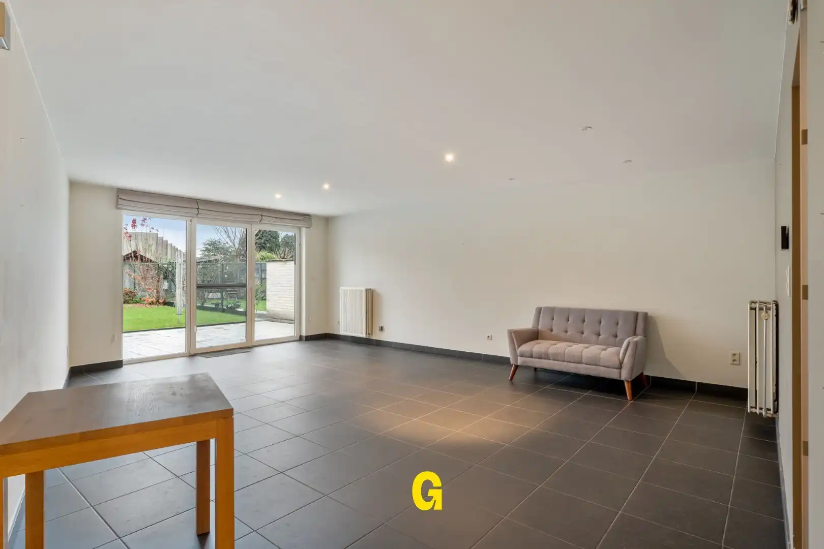 Degelijke instapklare rijwoning met drie slaapkamers, inpandige garage en tuin met terras vlakbij het centrum van Bilzen foto 7