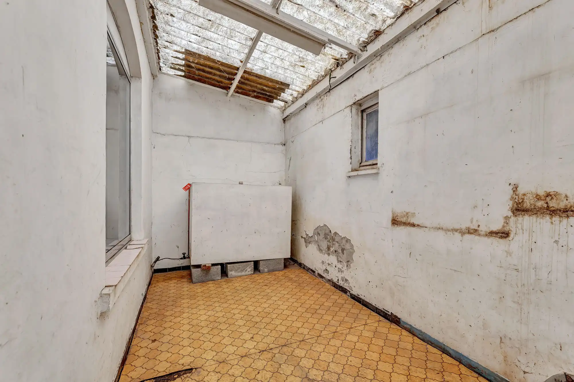 Te renoveren woning met garage en tuin foto 8