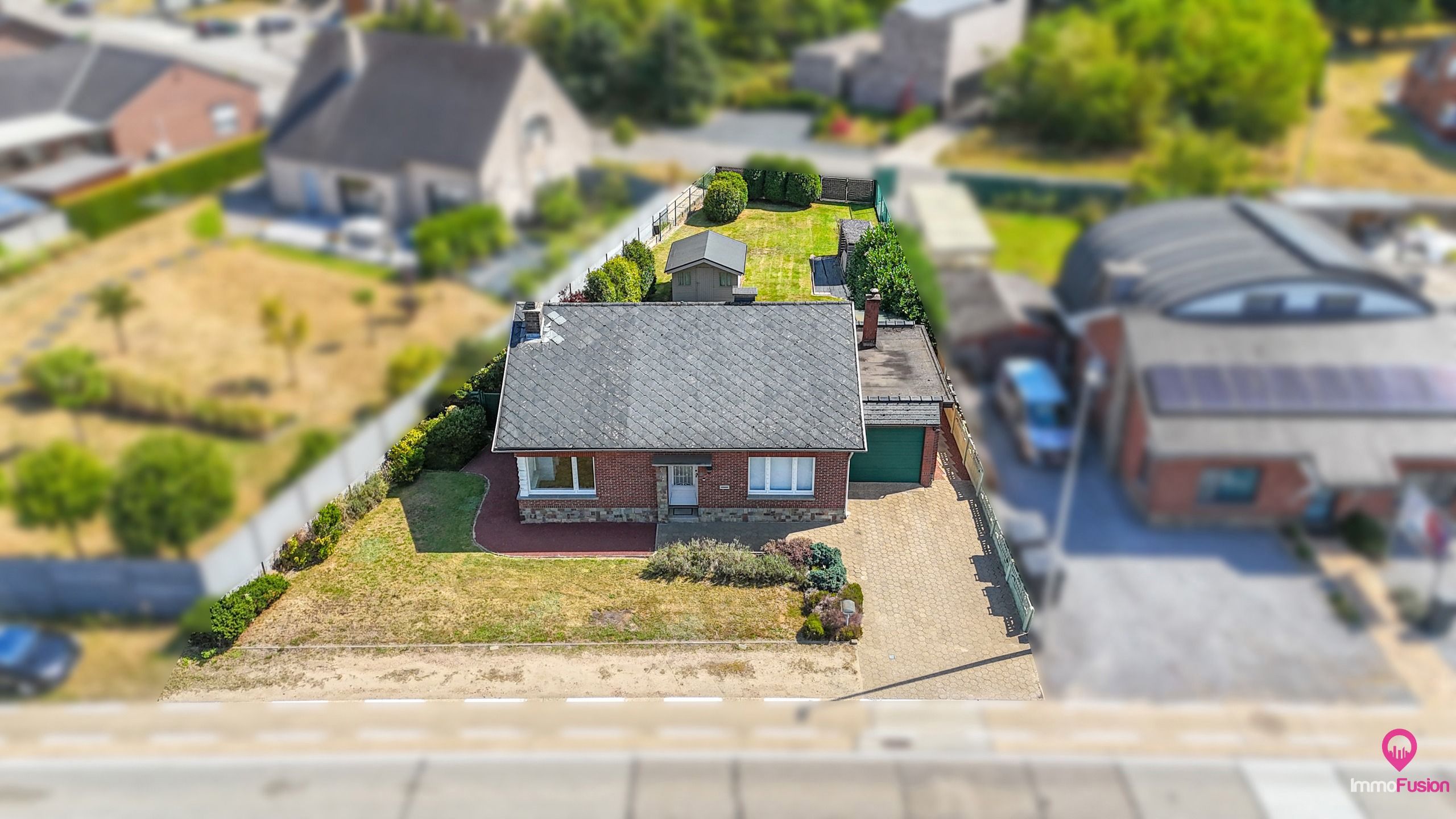 Gelijkvloerse open bebouwing op 6a45 met tuin & garage! foto 32