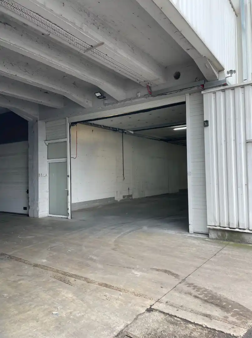 Bedrijfshal / opslagloods van +- 180m² !  foto 7