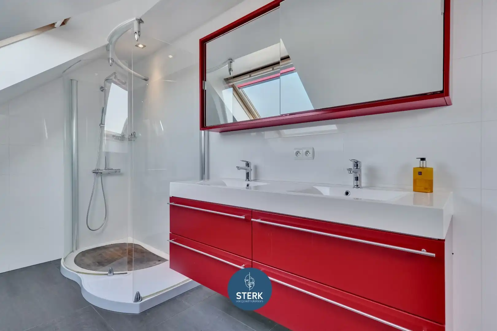 RIANTE DUPLEX MET 5 SLPKS, 2 BADKAMERS EN DUBBELE GARAGE IN CENTRUM LANAKEN ! foto 23