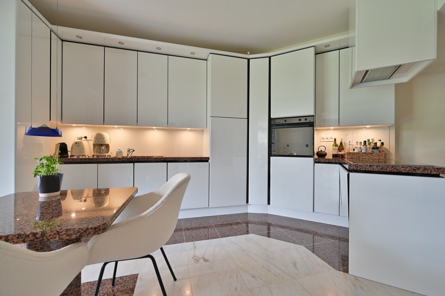 Exclusief, gelijkvloers villa-appartement van 275 m² met 4 slaapkamers, op unieke locatie in Parkdomein Petersheim, nabij het centrum van Lanaken foto 10